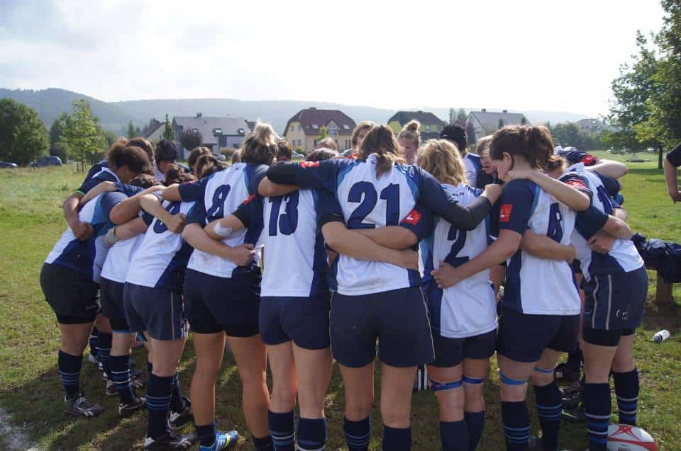 rugby leuven dames team huddle